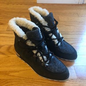 Sorel fur lined winter boots (NWOT)